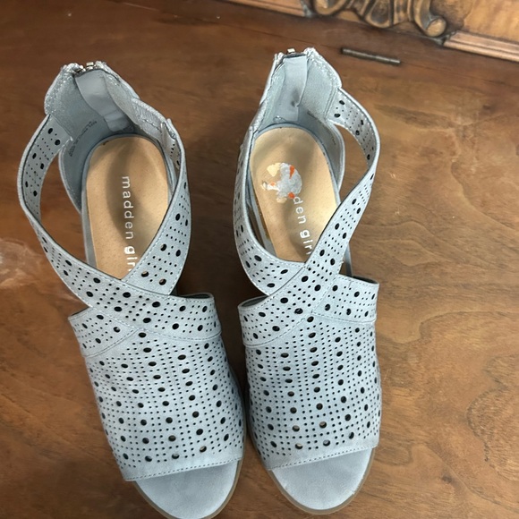 Gray Perforated Women's Heeled Sandals, Size 7 - Picture 4 of 10